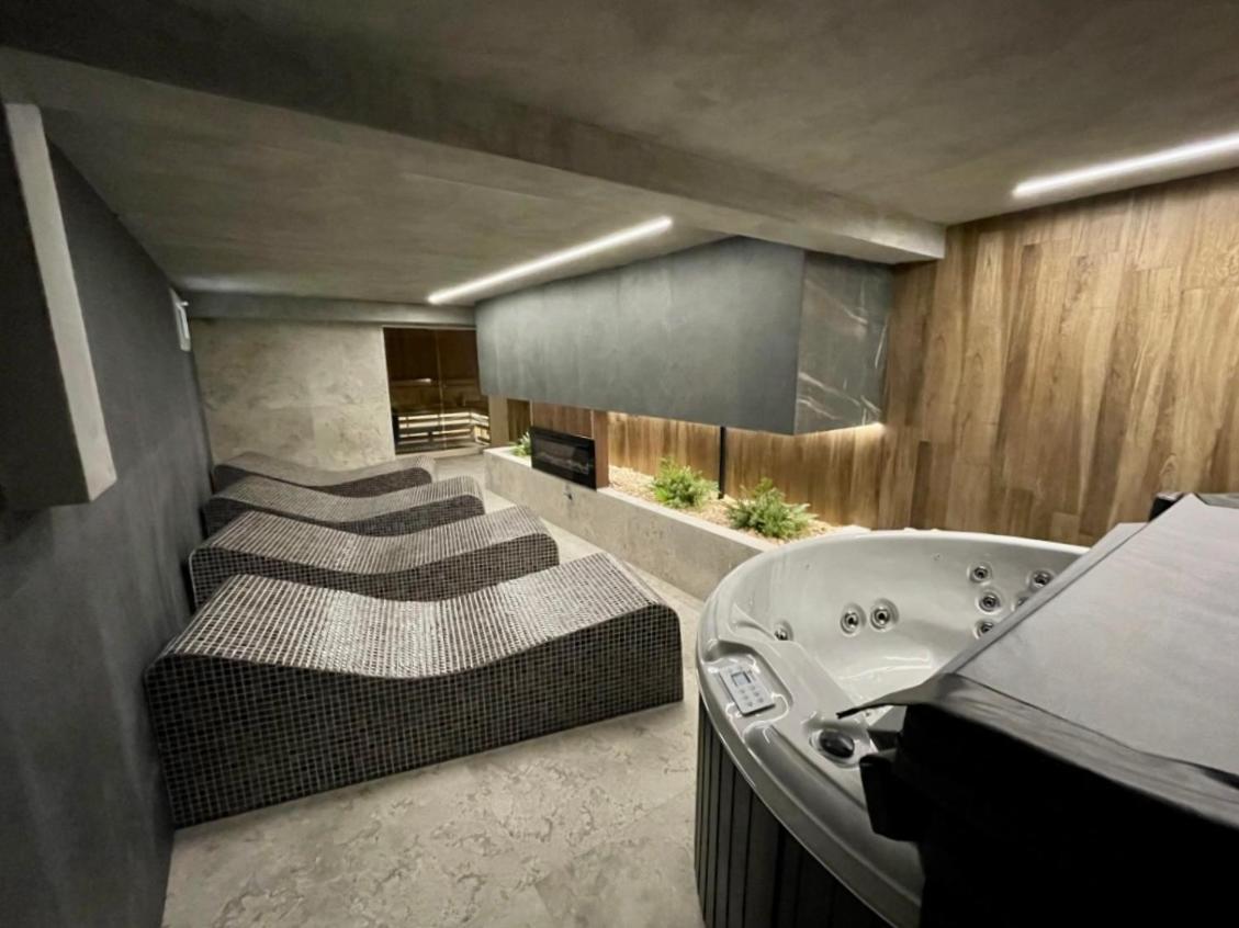 Hotel Restaurant & Spa Les Planets Les Rasses Exterior foto