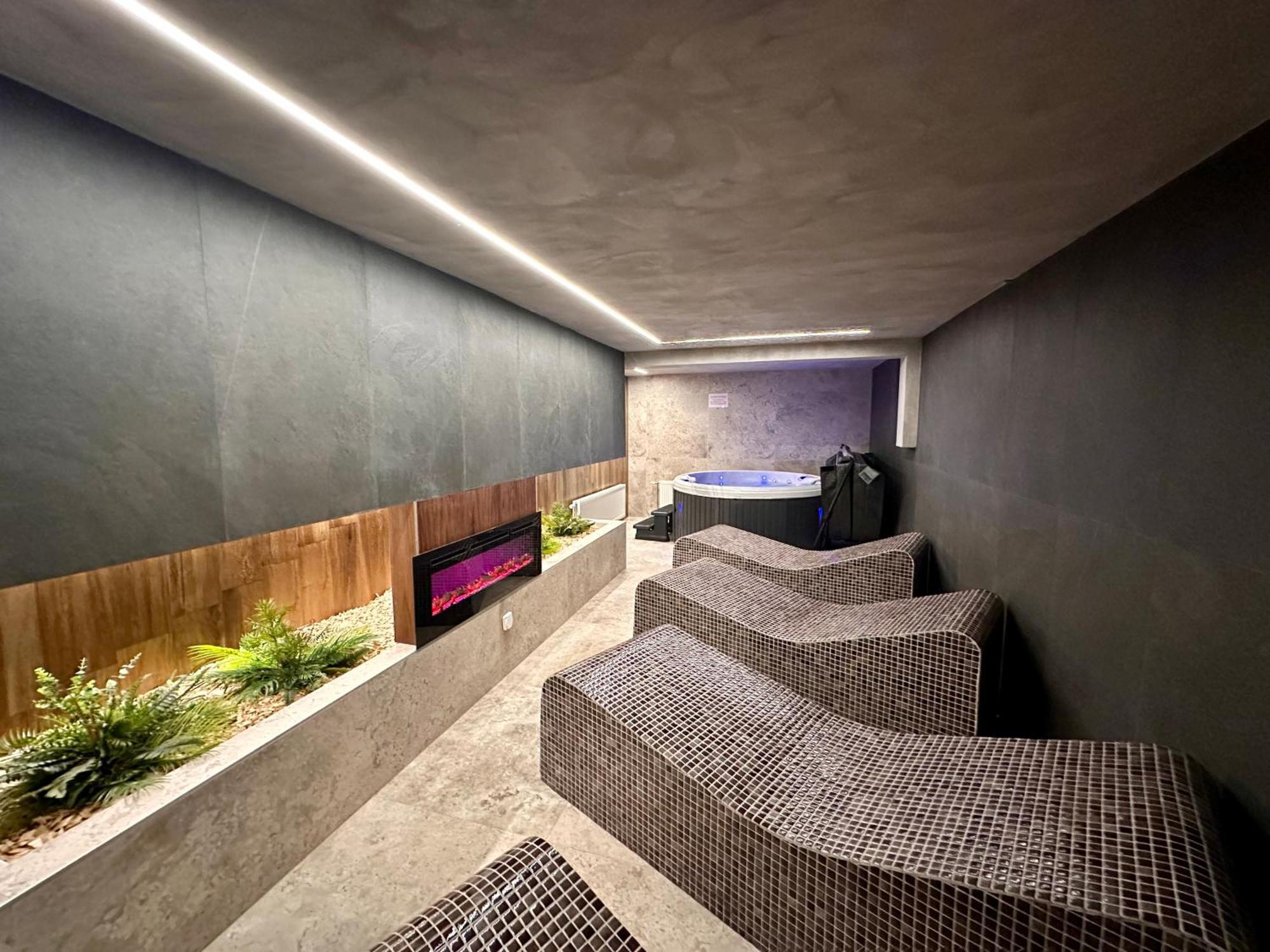 Hotel Restaurant & Spa Les Planets Les Rasses Exterior foto