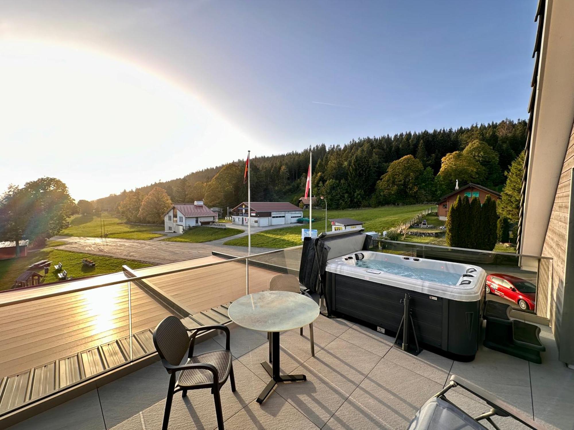 Hotel Restaurant & Spa Les Planets Les Rasses Exterior foto